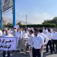 تجمع اعتراضی کارگران عملیاتی نفت جنوب